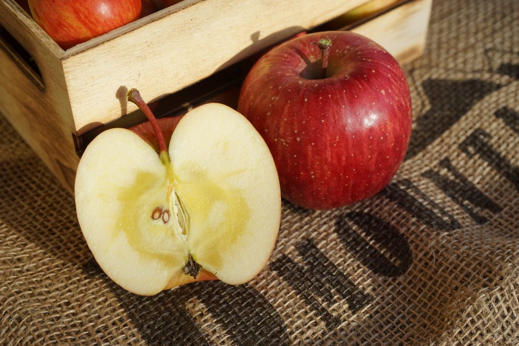 「サンふじ」りんごの品種の選び方と、美味しい味の蜜入りりんごの見分け方をご紹介