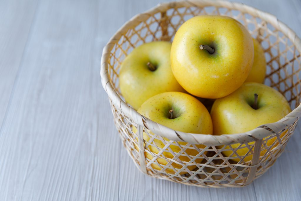 秋に旬を迎える長野県産りんご「シナノゴールド」美味しい時期や食べ方は？