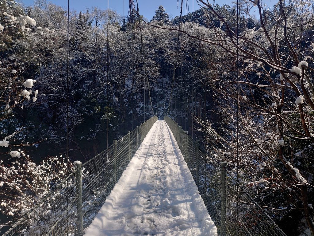 天龍峡　雪の吊り橋