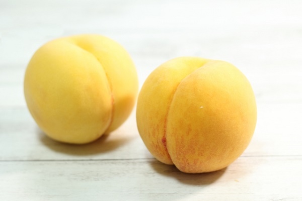 桃を食べるときは直前に軽く冷やすのがおすすめ