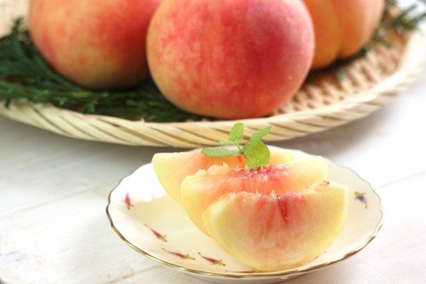 桃の簡単できれいな切り方を解説！食べ頃や変色を防ぐ方法も紹介します