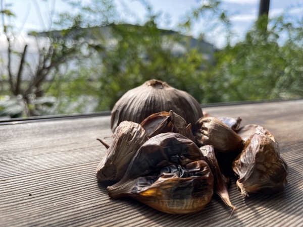 黒にんにくの食べ方は無限大！そのままやアレンジをして毎日楽しもう