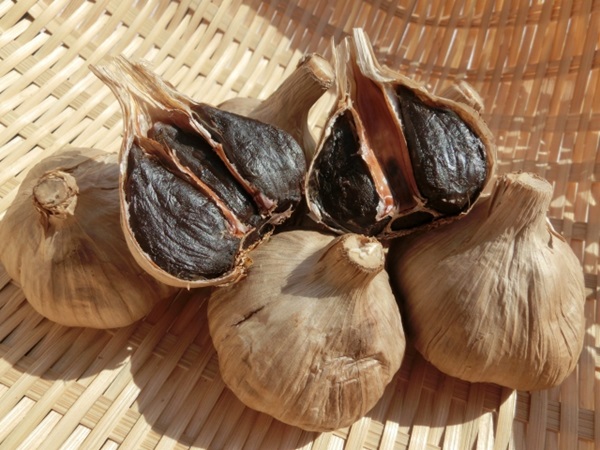 健康のために毎日摂りたい！黒にんにくのうれしい効果効能